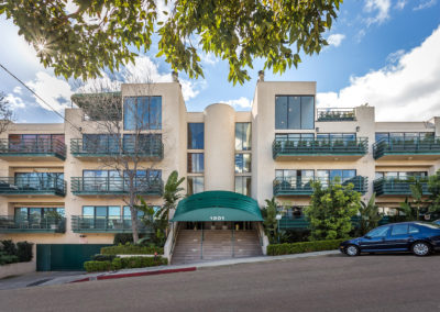 Larrabee Street Condominiums